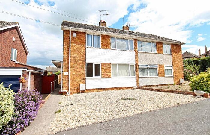 2 Bedroom Flat To Rent In Turner Close, Bristol, BS31