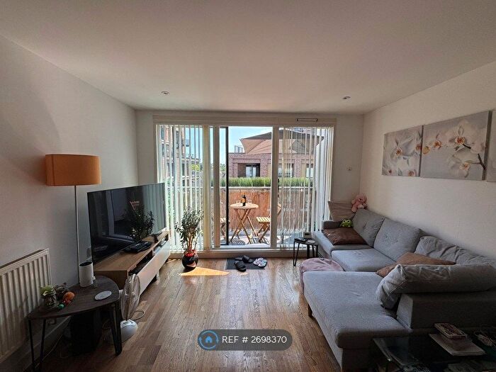 2 Bedroom Flat To Rent In Adana Building, London, SE13