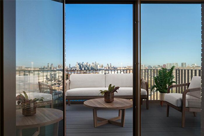 2 Bedroom Flat For Sale In Royak Crest Avenue, London, E16