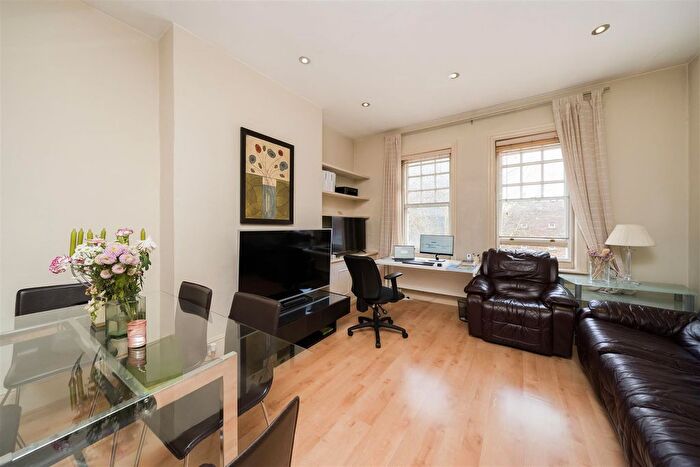 1 Bedroom Flat For Sale In Edgware Road, Little Venice, W2