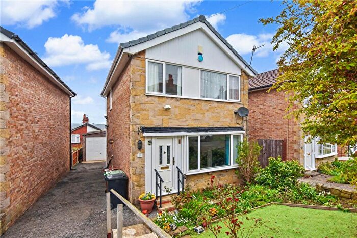 3 Bedroom Detached House For Sale In Cambridge Gardens, Leeds, West Yorkshire, LS13