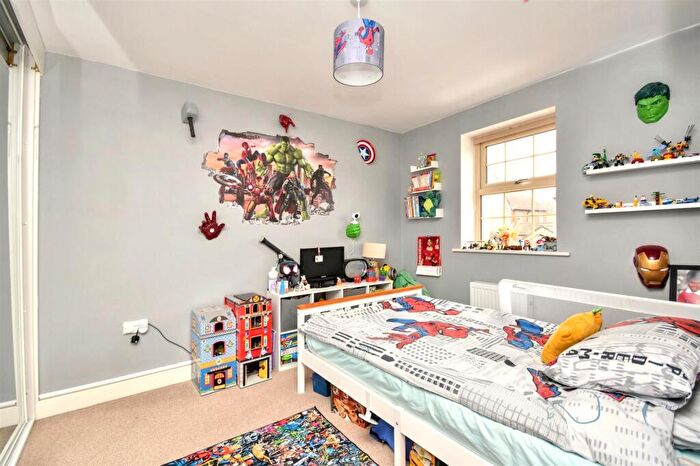 3 Bedroom End Of Terrace House For Sale In Diamond Drive, Corby, NN17