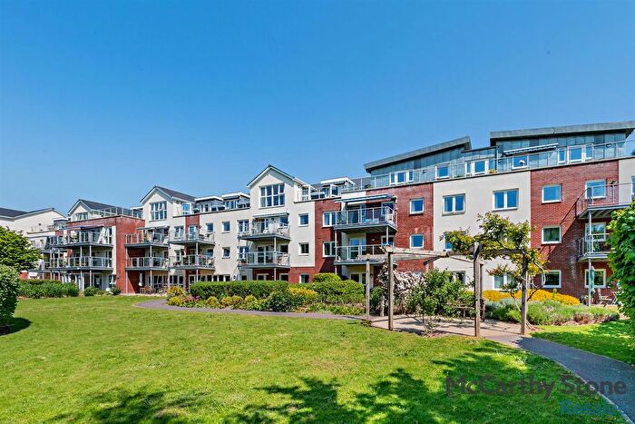 2 Bedroom Flat For Sale In Ellisfields Court, Mount Street, Taunton, TA1