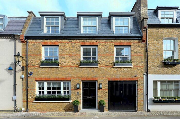 4 Bedroom Terraced House To Rent In Clabon Mews, London, SW1X