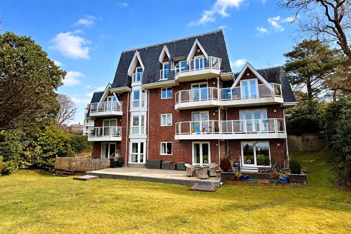 2 Bedroom Flat For Sale In Glen Road, Poole, Dorset, BH14