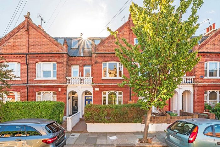 4 Bedroom Property To Rent In Bovingdon Road, Fulham, SW6