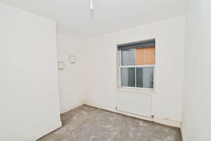 2 Bedroom Flat For Sale In Devonshire Road, Hastings, TN34