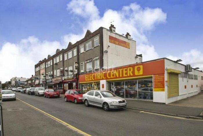 2 Bedroom Flat To Rent In New Broadway, Hillingdon UB10