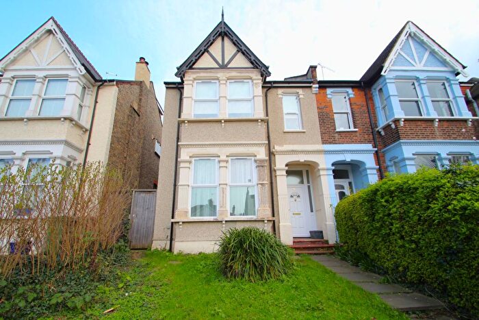 Studio To Rent In The Avenue, Chingford, E4