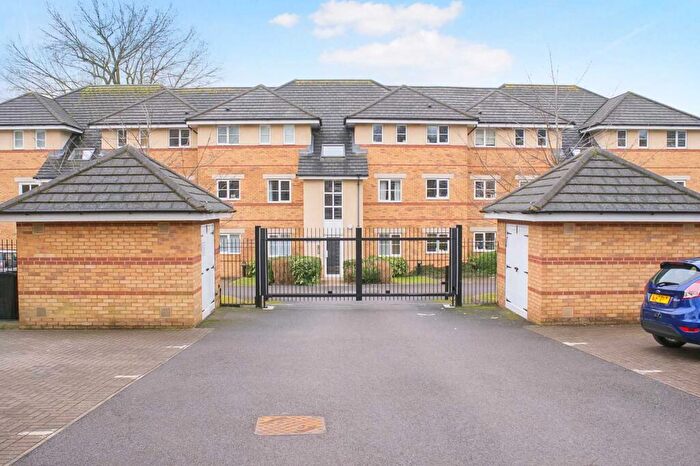 2 Bedroom Apartment To Rent In Rushmere Court, Ebberns Road, Hemel Hempstead, Hertfordshire, HP3