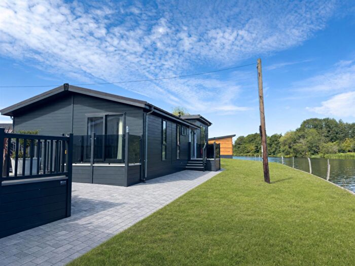 2 Bedroom Mobile Home For Sale In Willows Riverside Park, Windsor, SL4