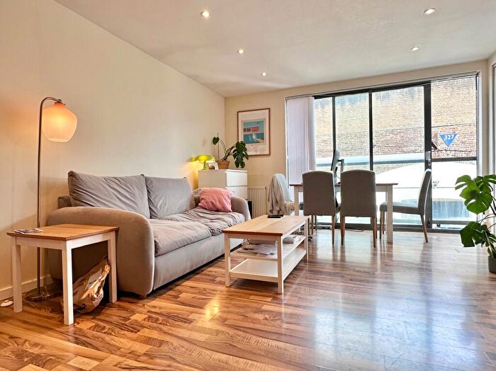 1 Bedroom Apartment To Rent In Kingsland Road, Hackney, London, E8
