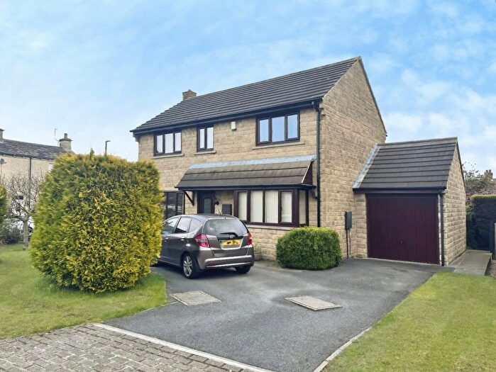 4 Bedroom Detached House For Sale In Acer Way, Scholes, Cleckheaton, BD19