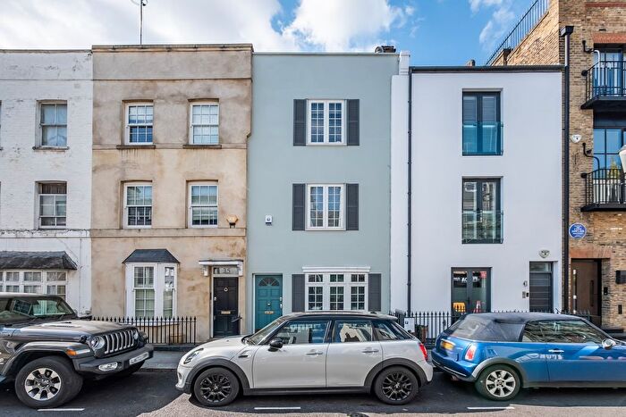3 Bedroom Flat To Rent In Donne Place, London, SW3