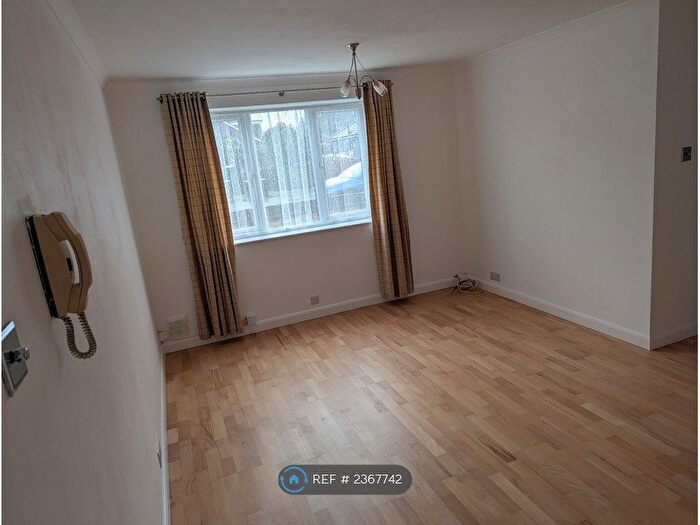 1 Bedroom Flat To Rent In Wolsey Road, Sunbury-On-Thames, TW16