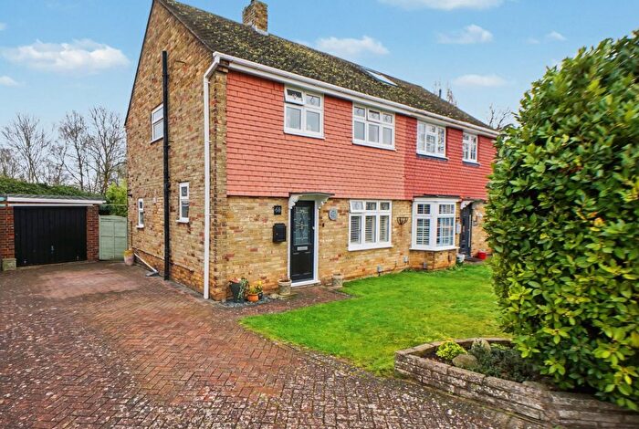 3 Bedroom Semi Detached House For Sale In Holmoaks, Rainham, ME8