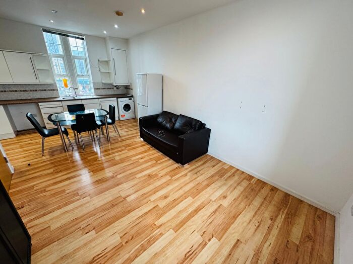 2 Bedroom Flat To Rent In Carter Place, London, SE17
