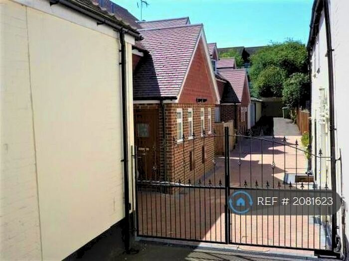 3 Bedroom SemiDetached House To Rent In Lauras Gardens, Billingshurst