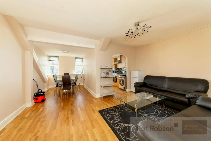 5 Bedroom Apartment To Rent In Michael House Flat, Osborne Terrace, Jesmond, Newcastle Upon Tyne, NE2
