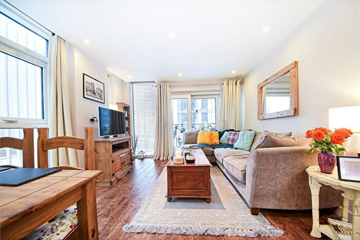 2 Bedroom Flat To Rent In Witham House, Enterprise Way, SW18