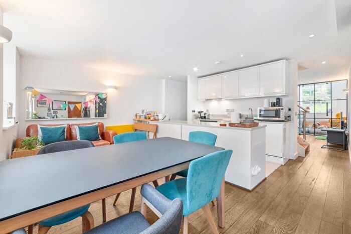 2 Bedroom Flat For Sale In The Remus Building, Hardwick Street, EC1R