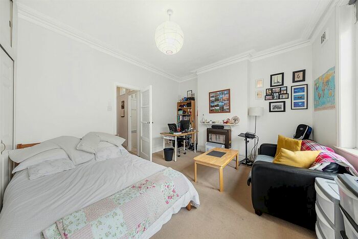 Studio To Rent In Balham Hill, London, SW12