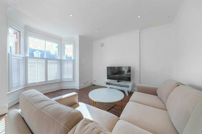 3 Bedroom Apartment To Rent In Clova Road, Forest Gate, London, E7
