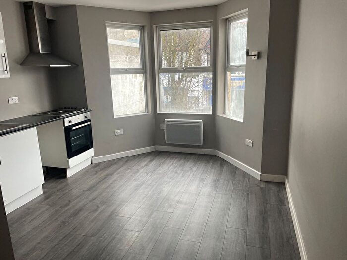 Studio To Rent In Hamlet Court Road, Westcliff-On-Sea, SS0