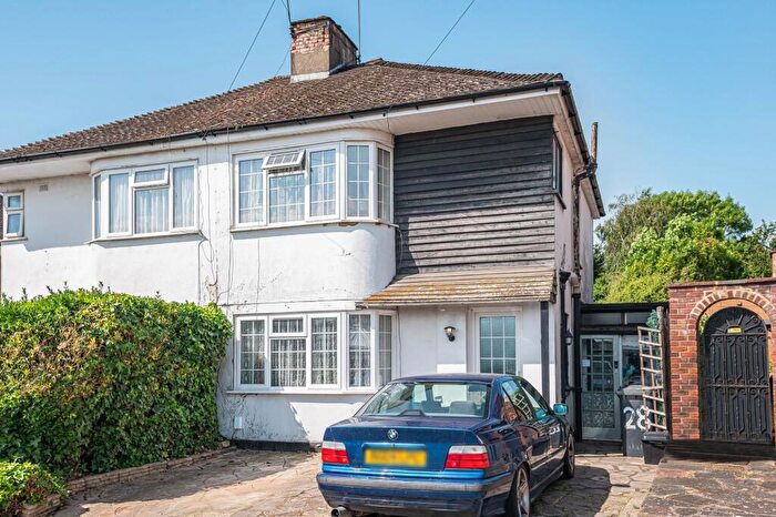 3 Bedroom Semi-Detached House For Sale In Highview Gardens, Potters Bar, EN6