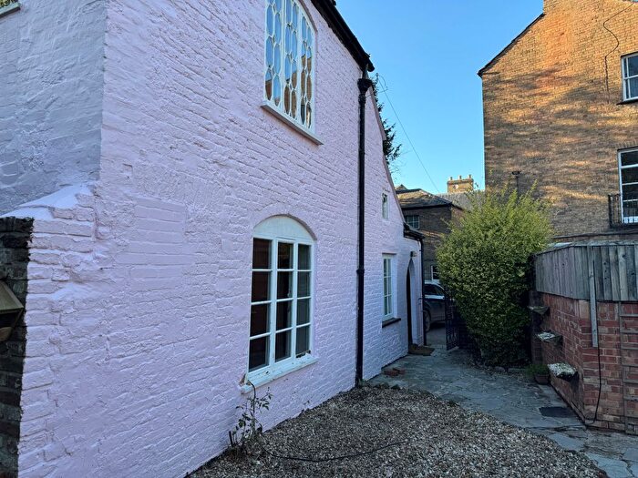 2 Bedroom Cottage To Rent In Middle Street, Taunton, TA1