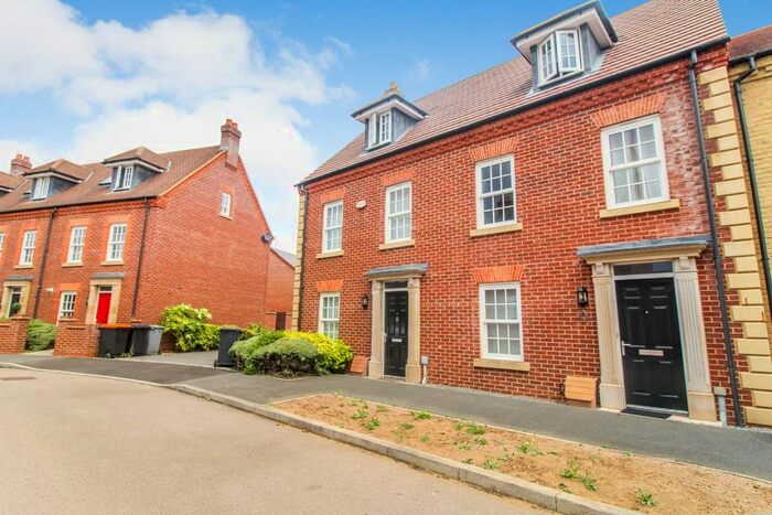 3 Bedroom Semi-Detached House To Rent In Masters Close, Great Denham, Bedford, MK40