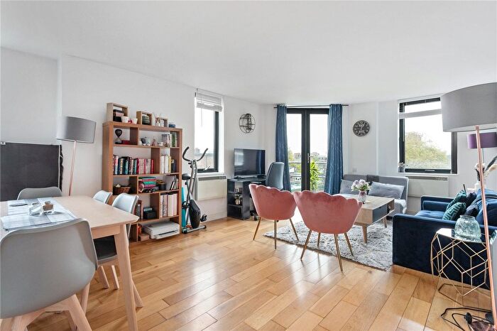 2 Bedroom Flat To Rent In Murray Grove, London, N1