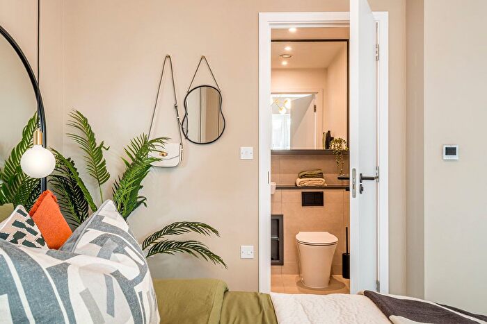 2 Bedroom Flat For Sale In Flat North Gate Park, Harringay, N15