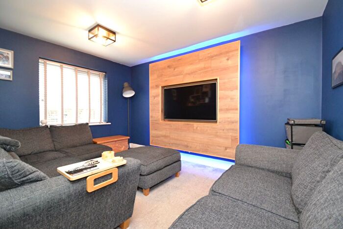 3 Bedroom Terraced House For Sale In Quarry Park, Idle, Bradford, BD10