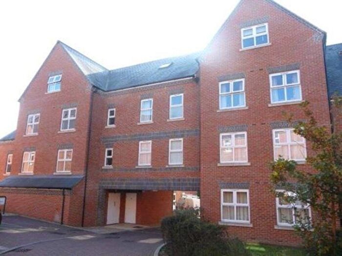 2 Bedroom Flat To Rent In Crowthorne, , Heath Hill Road South, RG45