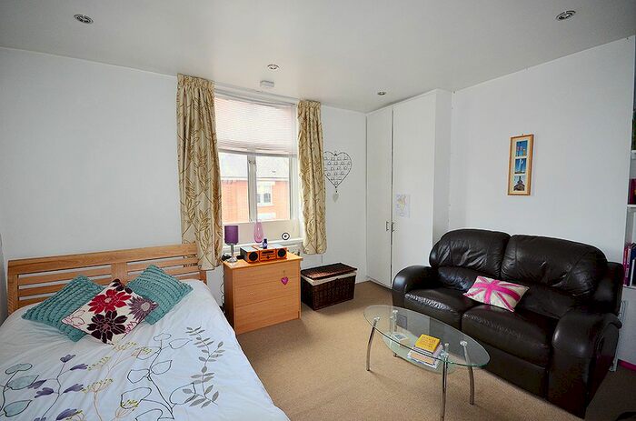 Studio To Rent In Mount Pleasant Crescent, Stroud Green, London, N4