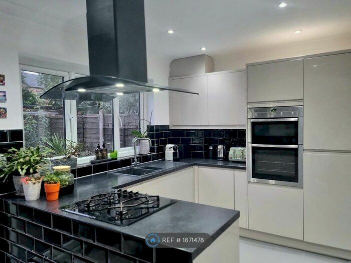 3 Bedroom Terraced House To Rent In Orpington Gardens, London, N18