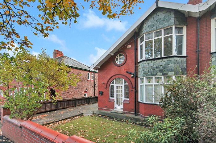 4 Bedroom Semi Detached House To Rent In Victoria Road, Runcorn, WA7