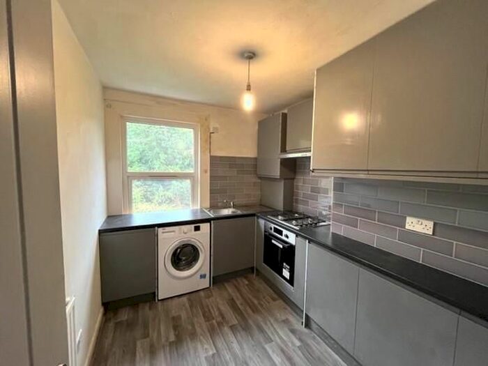 2 Bedroom Flat To Rent In Norwood Road, London, SE24