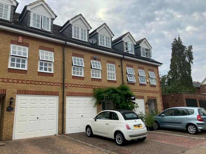 4 Bedroom Town House To Rent In Reginald Road, Northwood, HA6