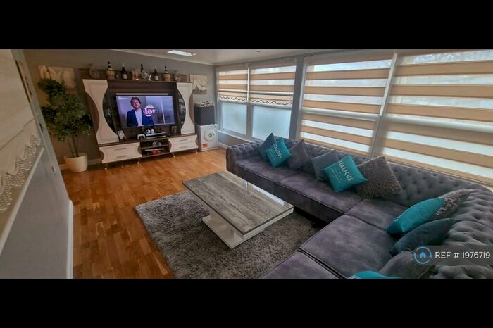 2 Bedroom Flat To Rent In Mill Gardens, London, SE26