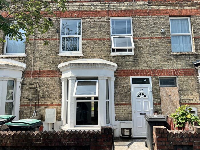 2 Bedroom Flat To Rent In Chalgrove Road, London, N17