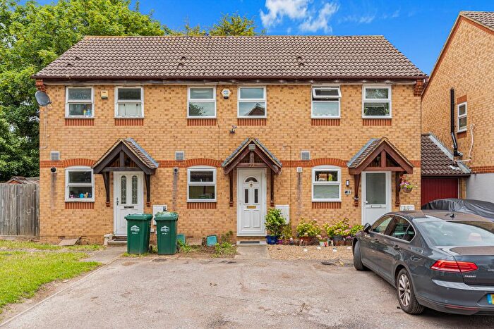 1 Bedroom Terraced House For Sale In Milton Gardens, Staines-Upon-Thames, TW19