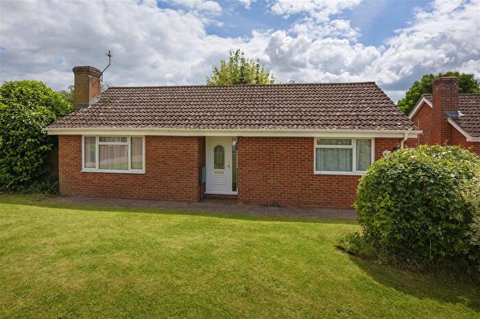 2 Bedroom Bungalow For Sale In Wagoners Close, Weavering, ME14