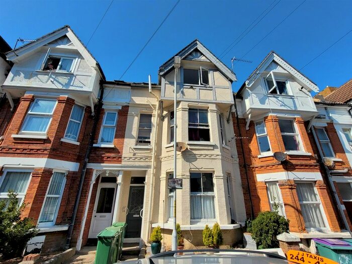 1 Bedroom Flat To Rent In Cambridge Gardens, Folkestone, Kent, CT20
