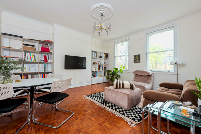 2 Bedroom Flat To Rent In The Trees, N16