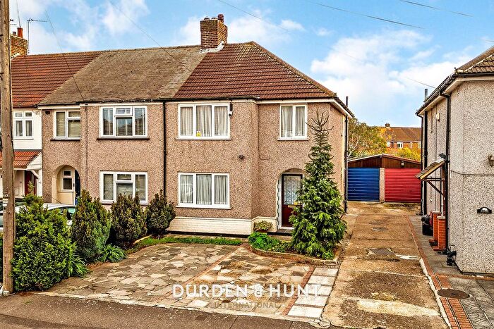 3 Bedroom End Terrace House For Sale In Carnforth Gardens, Hornchurch, RM12