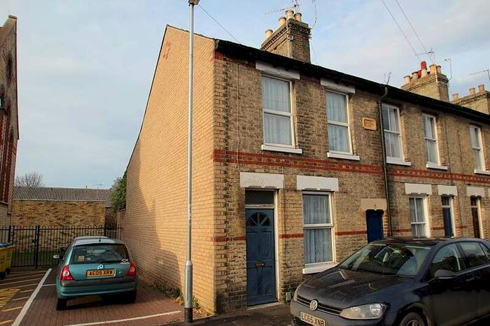 3 Bedroom Property To Rent In Thoday Street, Cambridge, CB1