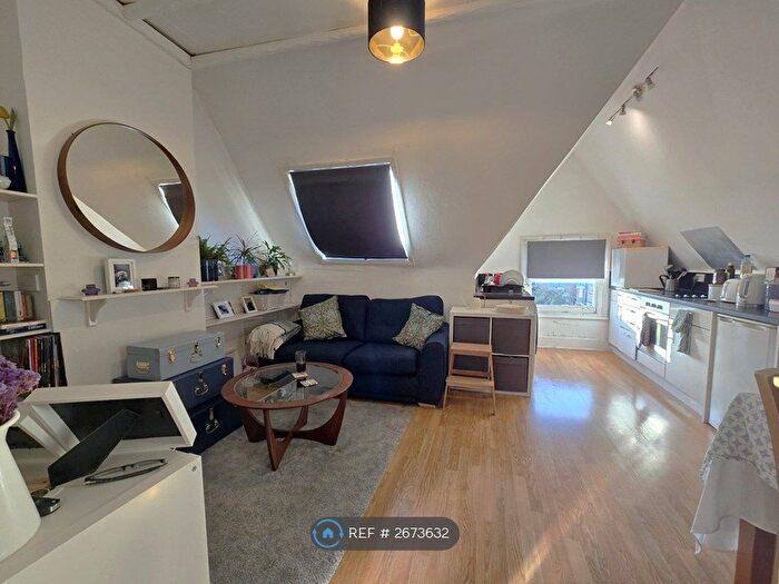 1 Bedroom Flat To Rent In Baldry Gardens, London, SW16