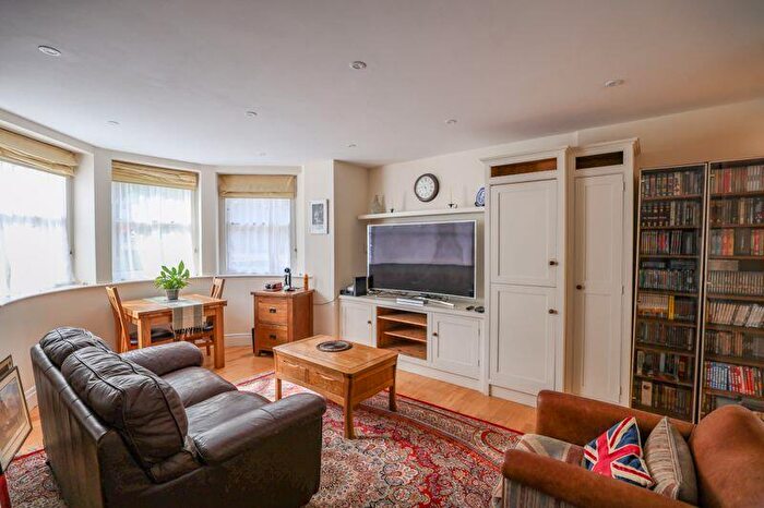2 Bedroom Flat For Sale In Percival Road, Bristol, BS8